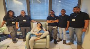 היולדת עם המאבטחים צילום: דוברות בית החולים חדשות