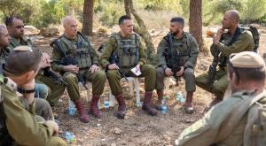 הרמטכ"ל עם לוחמי המילואים צילום: דובר צה"ל |  מבזקים