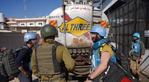 מיכלית סולר נכנסת לבית החולים צילום: דובר צה"ל  חדשות