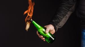 בקבוק תבערה | צילום: Fuss Sergey,Shutterstock ביטחון