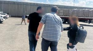 הצעירה היזידית בדרכה הביתה |  צילום: דובר צה"ל חדשות