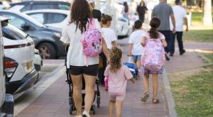 ילדים בדרך ללימודים, למצולמים אין קשר לכתבה | צילום: Liron Moldovan,Flash90 חינוך
