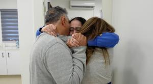 לירי אלבג במפגש עם הוריה |  צילום: דובר צה"ל חדשות