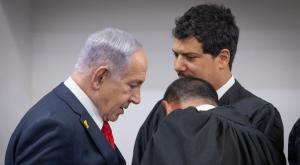 נתניהו ועורכי דינו בבית המשפט |  צילום: Miriam Alster,Flash90 חדשות