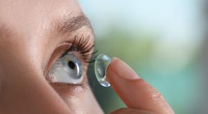 עדשות מגע | צילום: New Africa,Shutterstock בריאות