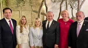 ראש הממשלה ורעייתו יחד עם הבכירים האמריקנים |  צילום: חיים צח/לע"מ אופנה