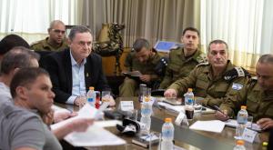 שר הביטחון והרמטכ"ל במהלך הפגישה |  צילום: שירה קינן, משרד הביטחון  חדשות