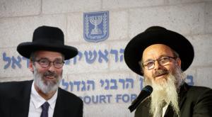 הרב מאיר כהנא והרב מיכה הלוי במירוץ לרבנות הראשית צילום: תמונת הרב מיכה הלוי: מנדי קורנט, תמונה ברקע: chaim goldberg, flash 90 המגזר