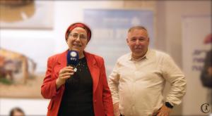 מנכ"ל האגודה להתנדבות ירון לוץ, לצד השרה אורית סטרוק צילום: אמיר כהן כדאי לדעת