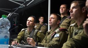 אלוף אבי בלוט בהערכת מצב לילית צילום: דובר צה"ל חדשות