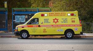 אמבולנס בזירת הנפילה במטולה מוקדם יותר צילום: Ayal Margolin,Flash90 חדשות