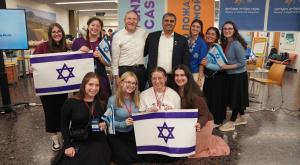 הצעירות שעלו ארצה עם השר אופיר סופר צילום: בפש בנפש ברנז'ה