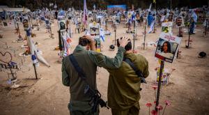 לוחמים באתר הזיכרון לנרצחי מסיבת הנובה  צילום: Yonatan Sindel,Flash90 חדשות