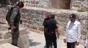 מפקד הימ"ק עם קבוצת עולים להר הבית צילום: בידינו למען הר הבית חדשות
