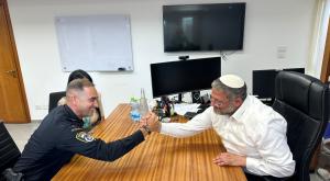 סנ"צ פולק והשר בן גביר בלשכתו צילום: דוברות עוצמה יהודית פוליטי