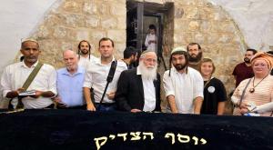 תפילה המונית בקבר יוסף בשכם צילום: רועי חדי ביטחון