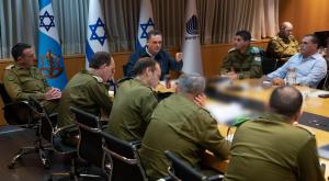 הערכת מצב עם שר הביטחון כ"ץ ובכירי מערכת הביטחון צילום: צילום: אריאל חרמוני, משרד הביטחון חדשות