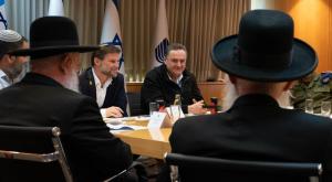 כ"ץ וסמוטריץ' במפגש עם ראשי הישיבות צילום: אריאל חרמוני, משרד הביטחון  חדשות