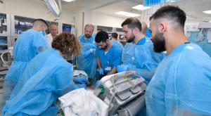 פצוע בטיפול רפואי, אילוסטרציה צילום: רוני אלברט חדשות
