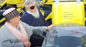 הוריו של נחשון וקסמן צילום: מד"א חדשות