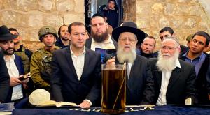 הרב יוסף, הרב לבנון ויוסי דגן, הלילה צילום: רועי חדי חדשות
