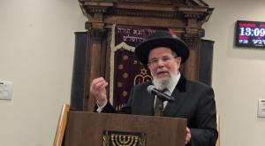 הרב הראשי לישראל בתפילה בכנסת צילום: ללא חדשות
