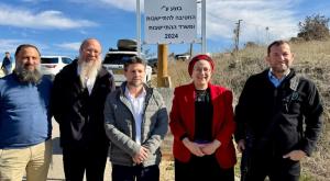 חברי הכנסת וראש המועצה בביקור בחומש צילום: מועצה איזורית שומרון חדשות