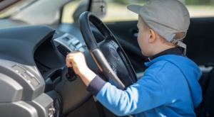 ילד נוהג | אילוסטרציה צילום: Linas  T,Shutterstock חדשות