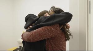 רומי גונן בחיבוק ראשון עם אמה צילום: דובר צה"ל  חדשות
