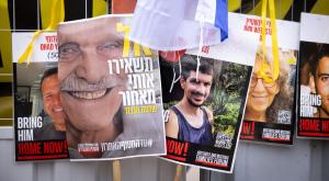 שלט מהמאבק לשחרורו של שלמה מנצור ז"ל צילום: Miriam Alster,Flash90 חדשות
