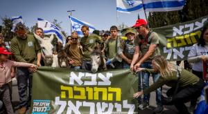 אחים לנשק צילום: Chaim Goldberg,Flash90 חדשות
