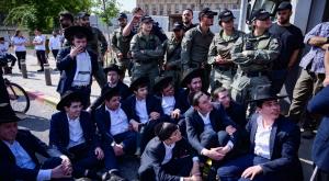 הפגנה מול הבקו"ם צילום: Avshalom Sassoni,Flash90 חדשות