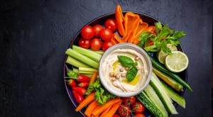 מגש אוכל צילום: Goskova Tatiana,Shutterstock כדאי לדעת