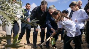 נשיא המדינה בנטיעות צילום: מעיין טואף/לע״מ חדשות