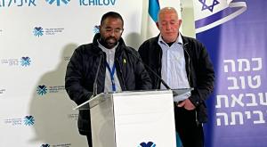 הצהרת המשפחות בבית החולים  צילום: מטה משפחות החטופים  חדשות