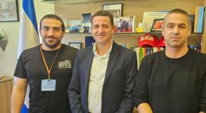 ח"כ אוהד טל עם ראשי תנועת "מילואימניקים דור הניצחון" צילום: טנא תקשורת חדשות