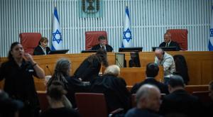 יצחק עמית בדיון, צילום: Yonatan Sindel,Flash90 חדשות