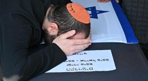 ירדן ביבס בהלווית משפחתו צילום: איתן אונר חדשות