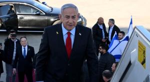 נתניהו עולה על מטוס כנף ציון צילום: אבי אוחיון /לע"מ חדשות