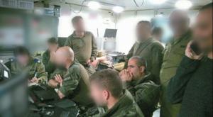 פקד אוגדה 162 דאז, אלוף איציק כהן לצד מפקד שייטת 13 דאז, אלוף-משנה א׳ מהחמ"ל המפקד על המבצע צילום: דובר צה"ל חדשות