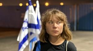 גרטה על רקע דגל ישראל צילום: משרד החוץ חדשות