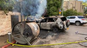 הרכב שהוצת ברחביה צילום: דוברות המשטרה פלילים