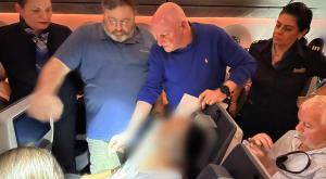 פרופ' וייס והאדם שהציל | צילום: דוברות הדסה חדשות