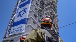 הרס מפגיעת טיל צילום: Avshalom Sassoni,Flash90 פוליטי