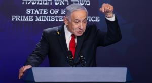 נתניהו במסיבת עיתונאים צילום: ALEX KOLOMOISKY/POOL פוליטי