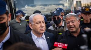 בן גביר ונתניהו בזירת הפיגוע צילום: Chaim Goldberg,Flash90 חדשות