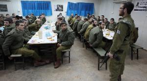 חדר אוכל צבאי. למצולמים אין קשר לכתבה צילום: יעקב נעומי פלאש 90 חדשות