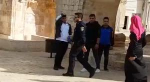 שוטר מחרים כדור בהר הבית צילום: צילום מסך חדשות