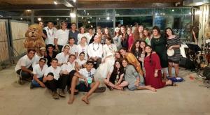 בני הנוער עם מיכאל ורבקה צילום: הדס נבון חדשות