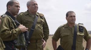 מתחקרים את אירוע החדירה. מפקד פיקוד דרום והרמטכ"ל צילום: פלאש 90. גפן רזניק חדשות
